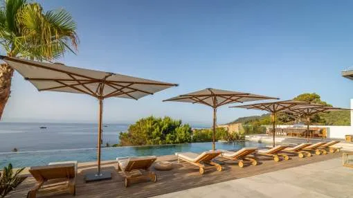Stunning sea front villa in the private community of Roca Lisa with access to the sea. Stunning sea front villa in the private community of Roca Lisa with access to the sea.
